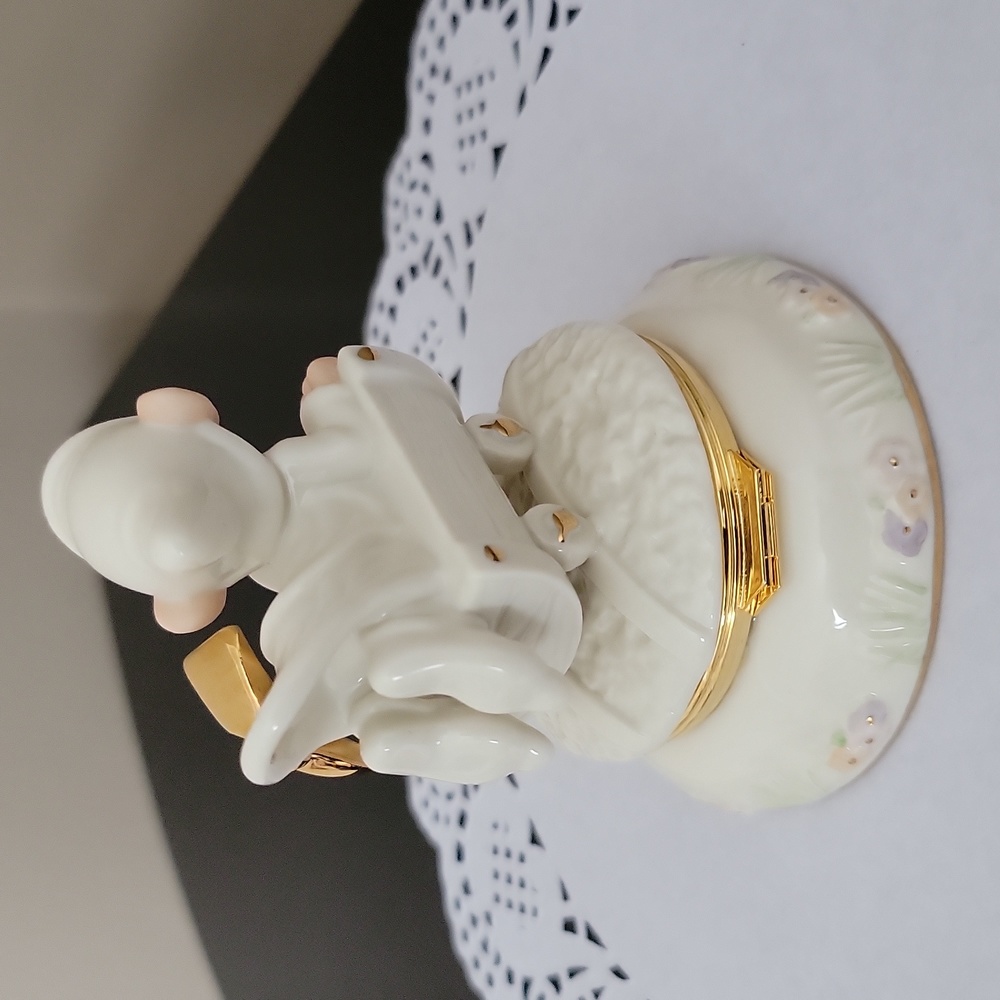 Disney Treasures Box - Picture 5 of 8